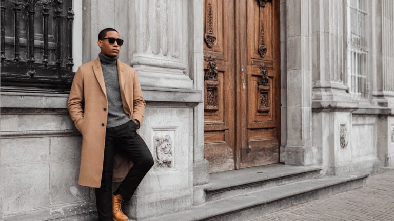 Classy Winter Outfit With Turtleneck and Coat